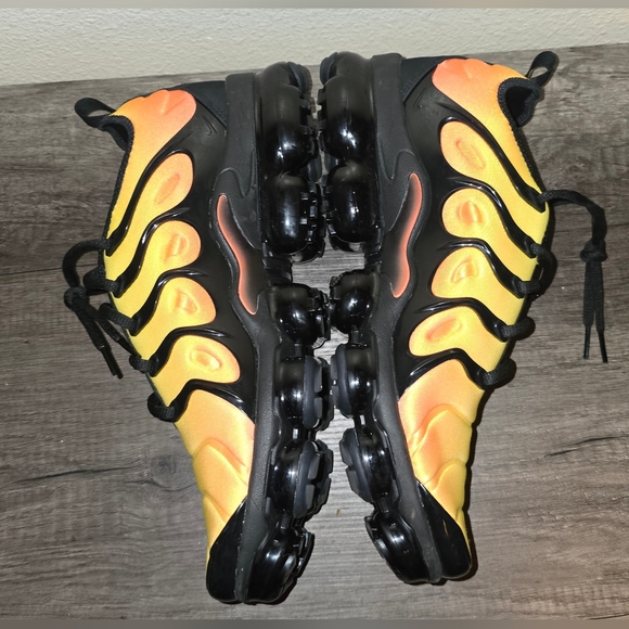 Men's VaporMax Plus 'Sunset Crimson' - Picture 6 of 7